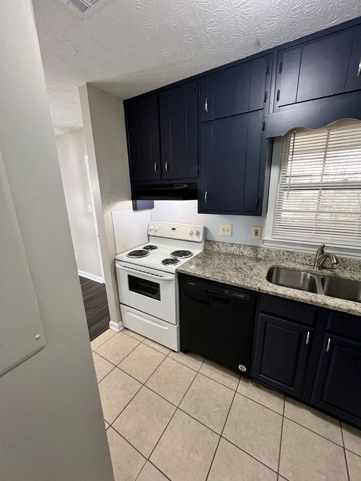 2130 Kings Gate Cir Apt B - Photo 7 of 18