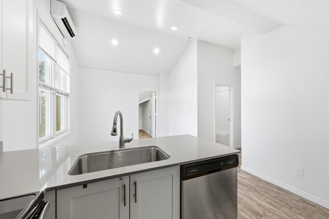 402 N. Center Street - Photo 5 of 12