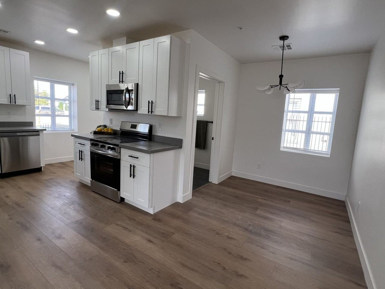 3017 - Photo 5 of 44