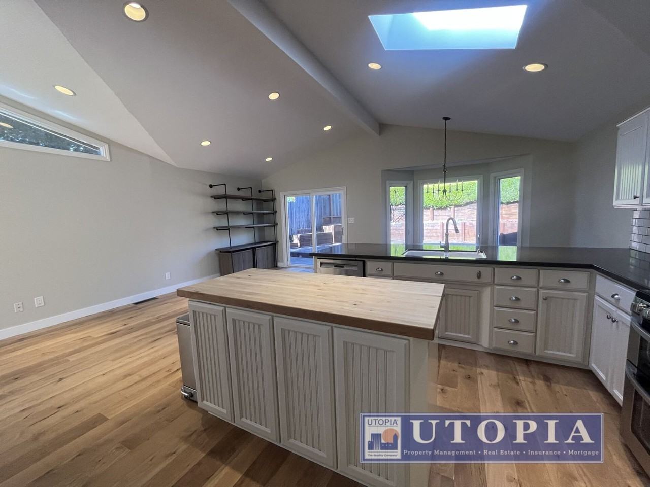 475 Sumner Ave - Photo 6 of 37