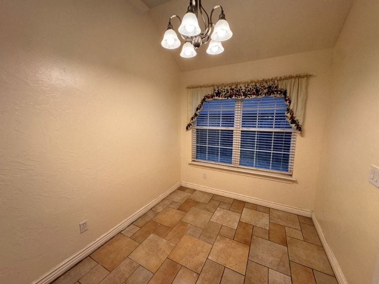 1704 Dorothy Dr - Photo 6 of 23