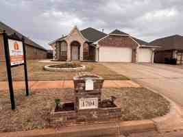 featured image of 1704 Dorothy Dr