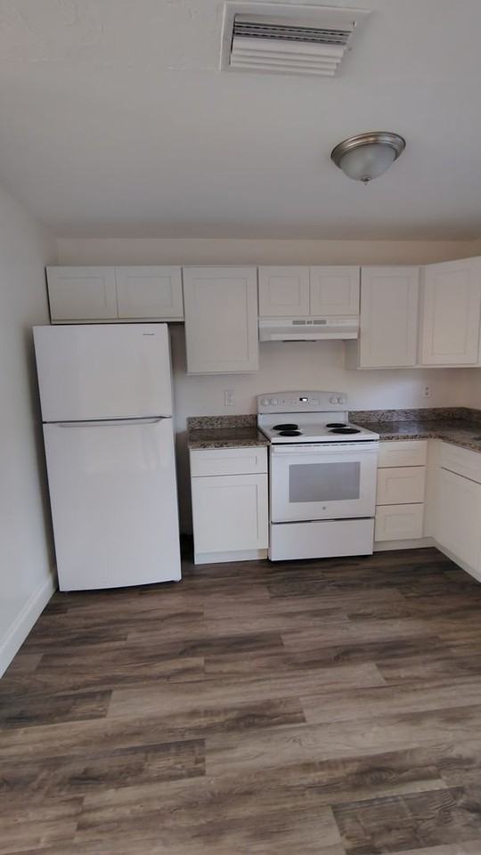 1717 Montgomery Ave - Photo 2 of 23