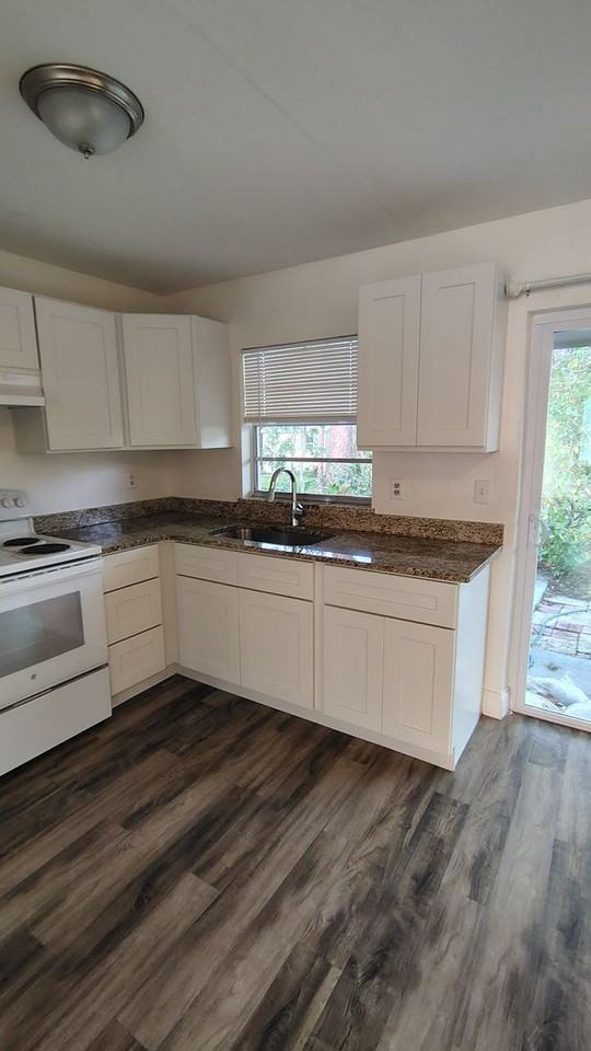 1717 Montgomery Ave - Photo 3 of 23