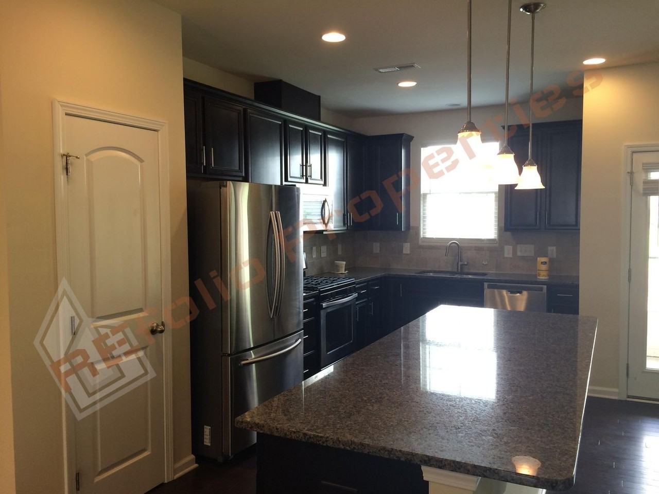 1028 Contessa Dr - Photo 5 of 17