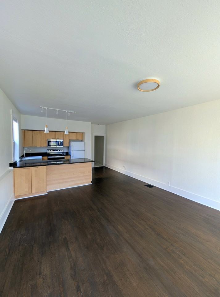 302 19th Ave - Photo 2 of 10