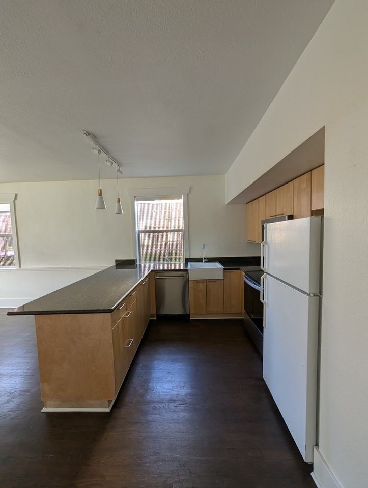 302 19th Ave - Photo 3 of 10