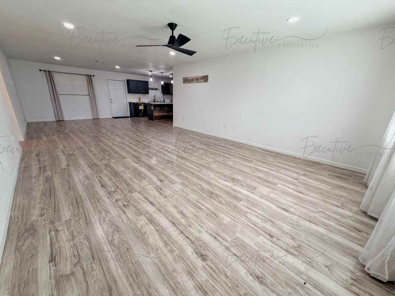 310 S Lightner Ave - Photo 2 of 19