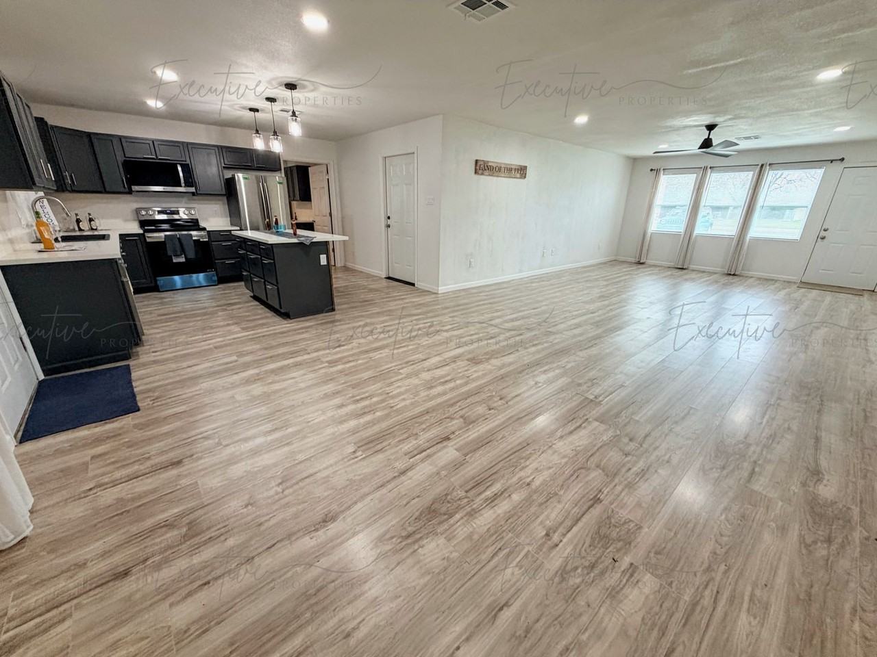 310 S Lightner Ave - Photo 3 of 19