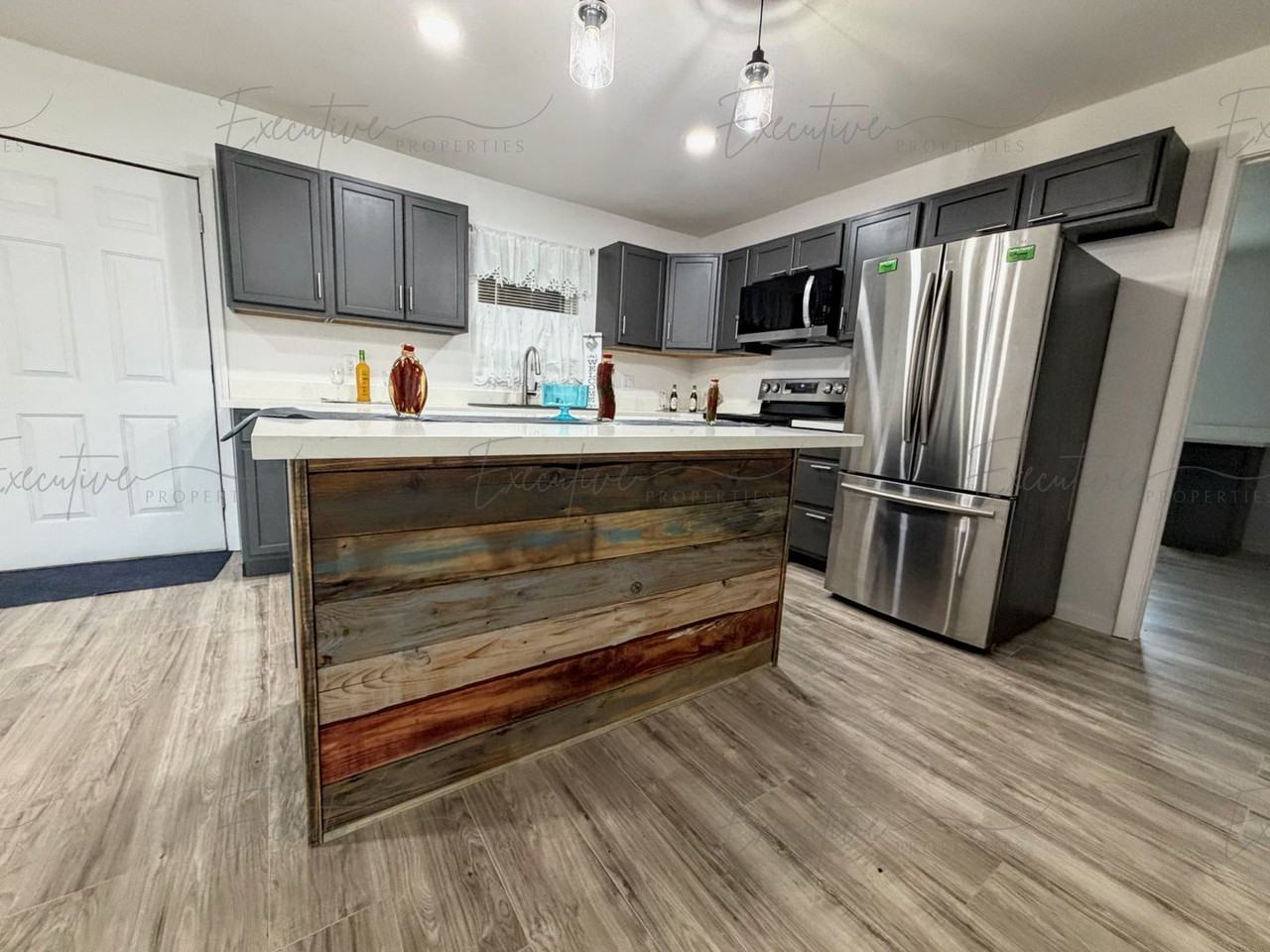 310 S Lightner Ave - Photo 4 of 19