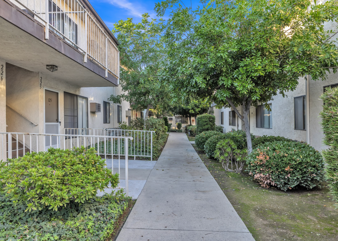 14829 Mulberry Drive - Photo 4 of 9