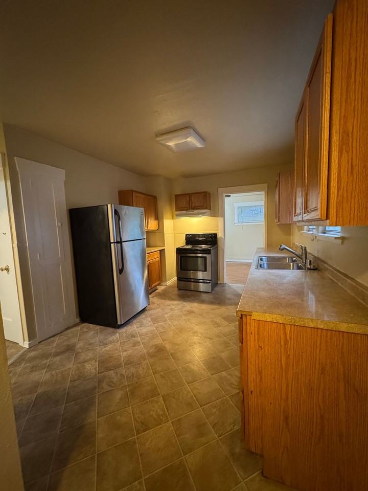 2319 S Sheridan Ave - Photo 6 of 26