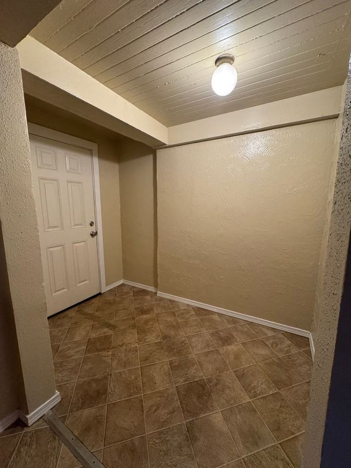 2319 S Sheridan Ave - Photo 7 of 26