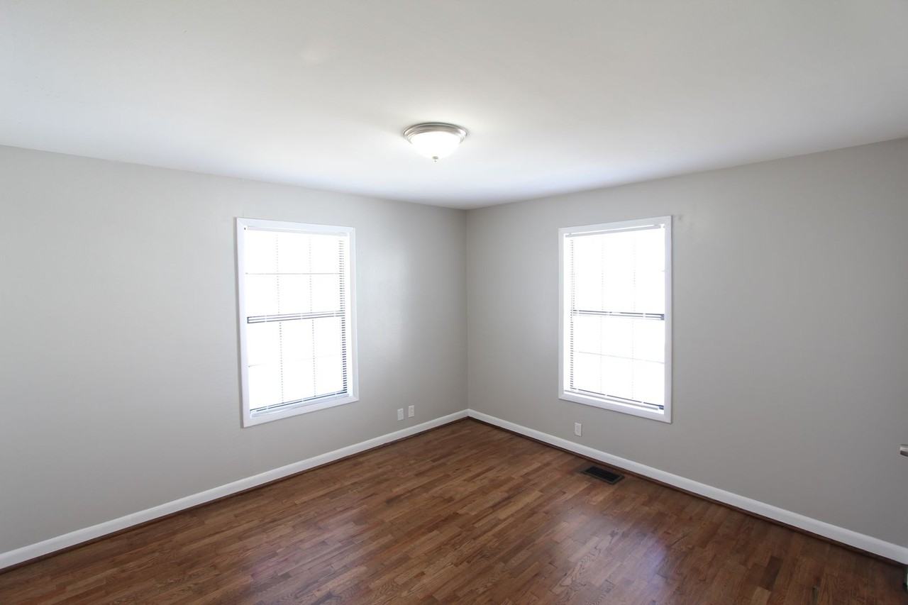 4705 40th Pl N - Photo 7 of 14