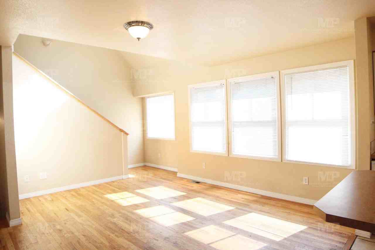 320 W Laurel St #B - Photo 2 of 19