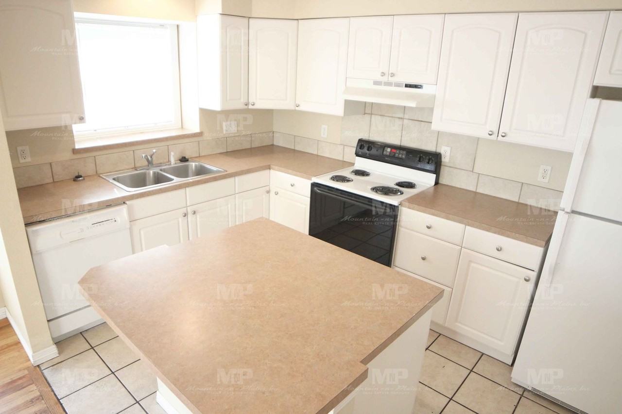 320 W Laurel St #B - Photo 4 of 19