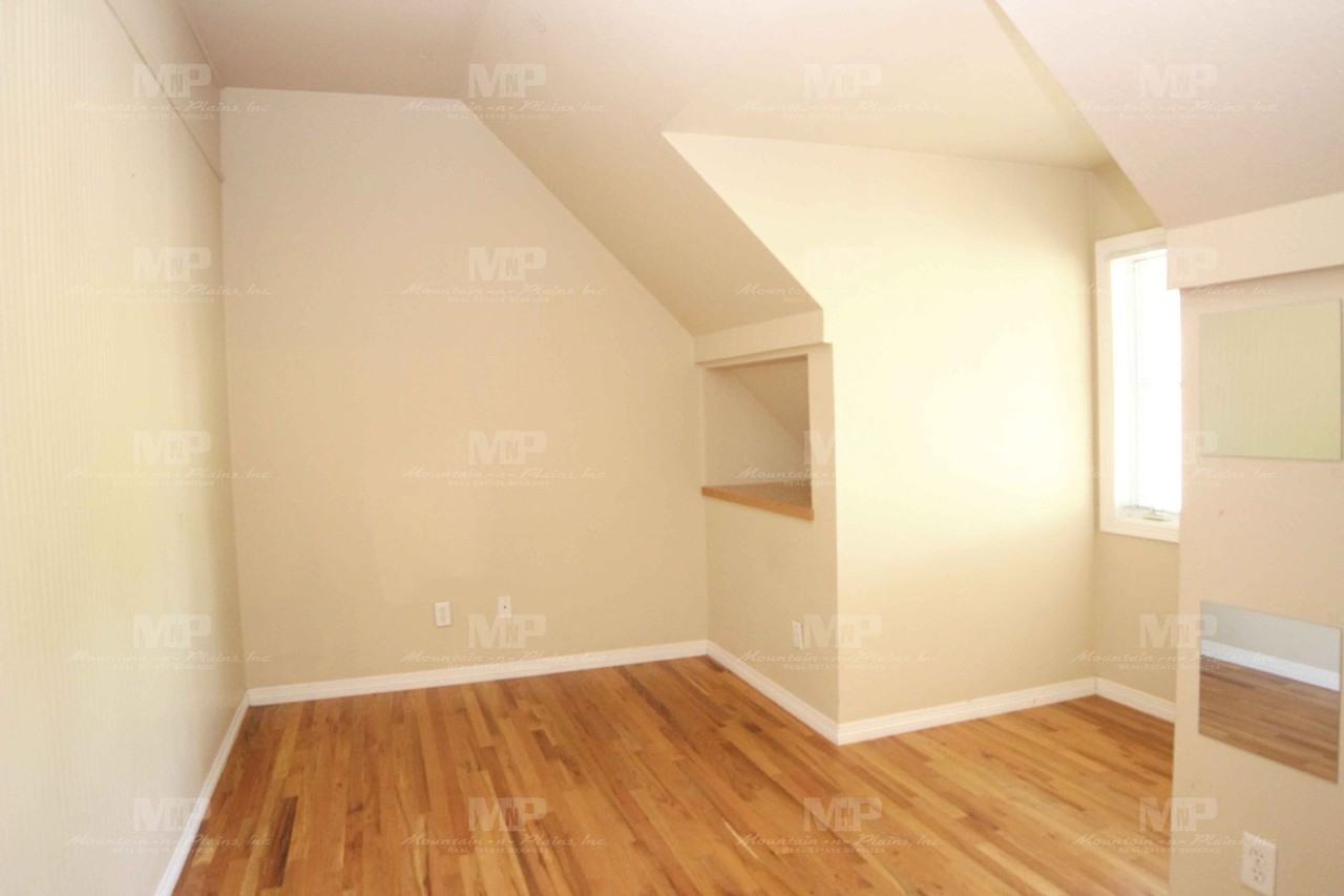 320 W Laurel St #B - Photo 5 of 19