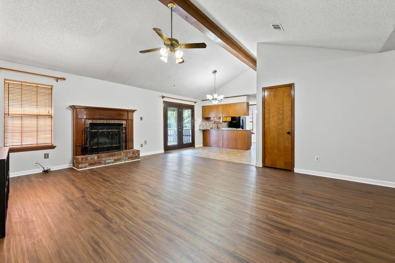 205 Amber Oaks Dr - Photo 3 of 28