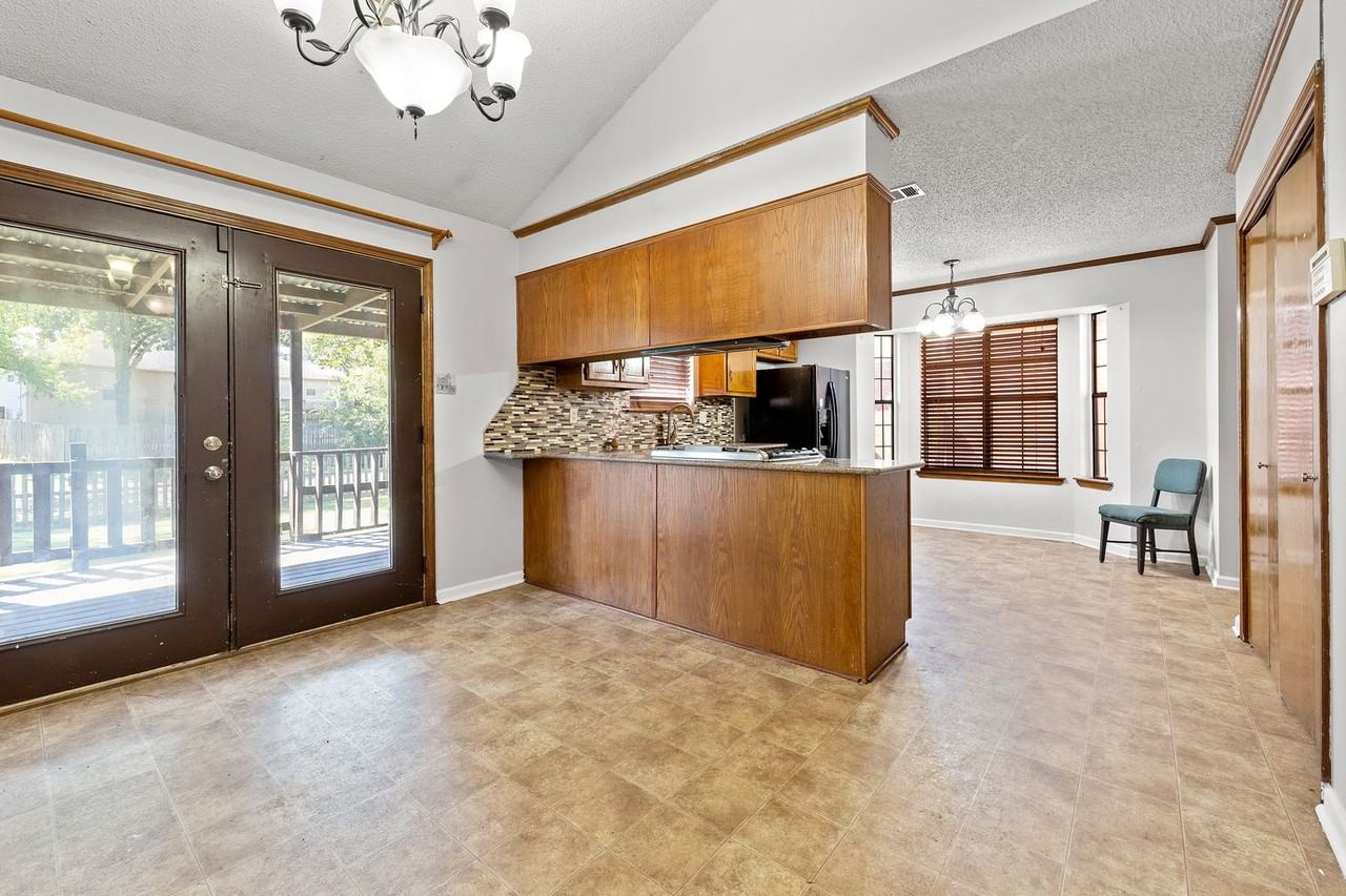 205 Amber Oaks Dr - Photo 6 of 28