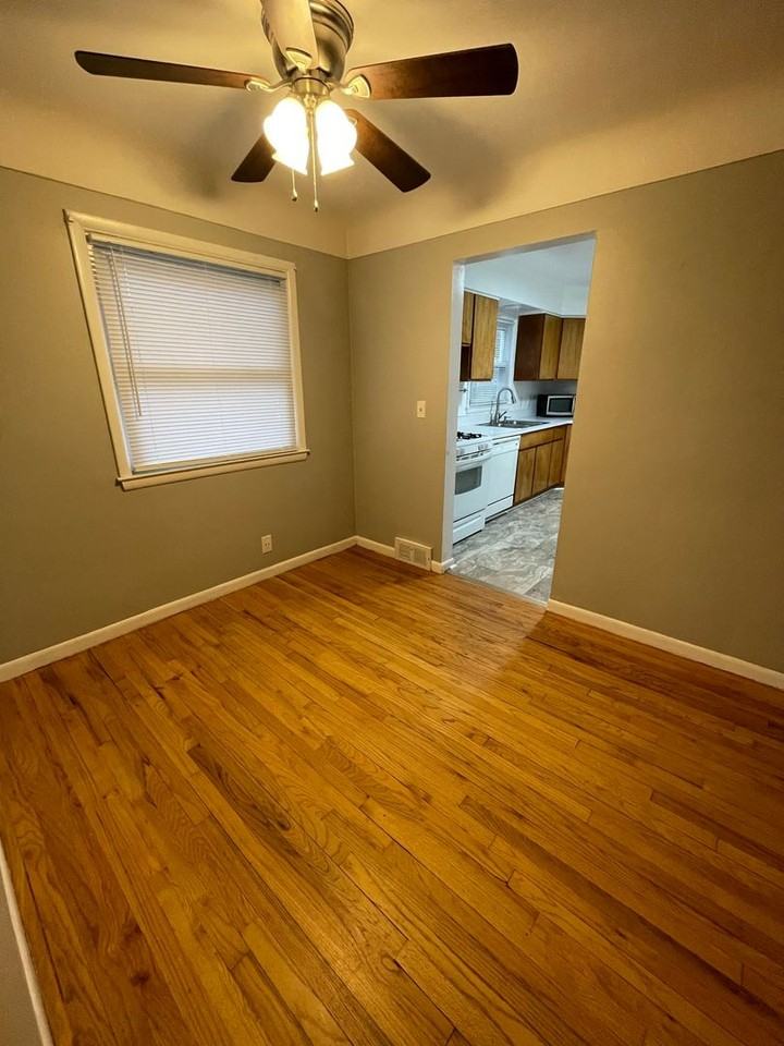 1410 Saunders Cres - Photo 5 of 26