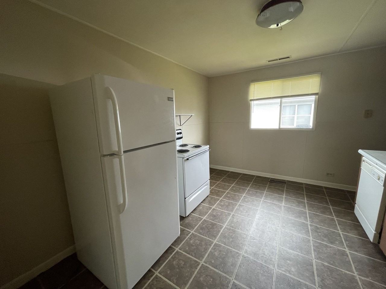 1510 Center St - Photo 6 of 15