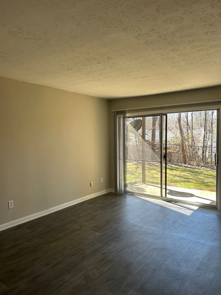 405 Orchard Trace Ln #4 - Photo 3 of 7