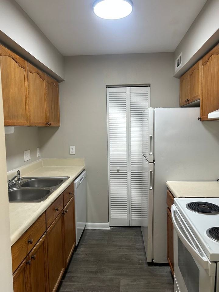 405 Orchard Trace Ln #4 - Photo 4 of 7