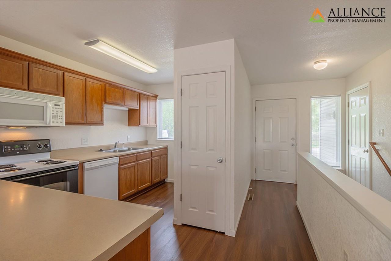 1413 Sundance Dr - Photo 3 of 34