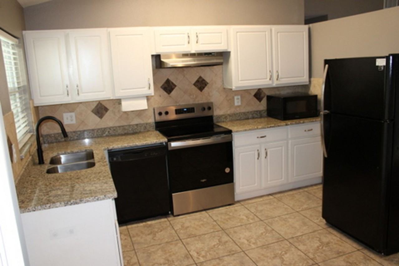 7645 Antioch Dr - Photo 3 of 19