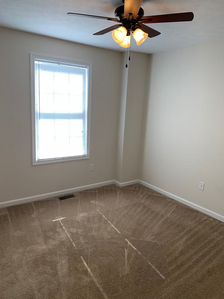 183 Thoroughbred Cir - Photo 3 of 12