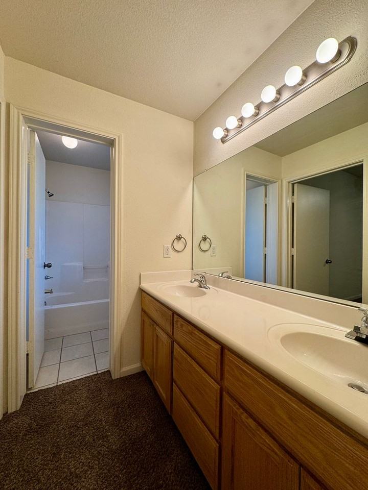 10208B Hyacinth Ln - Photo 7 of 11