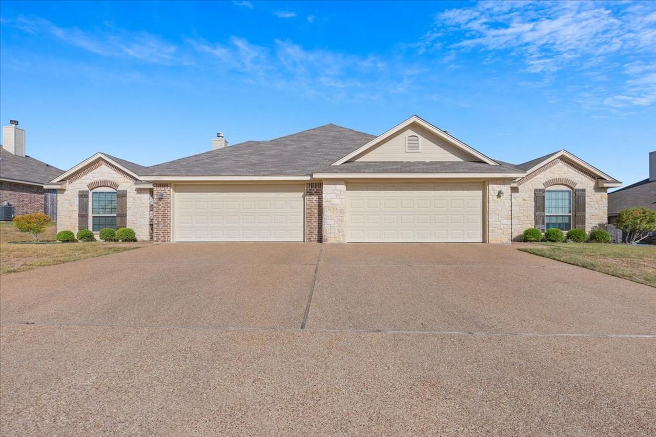 614 Monticello Cir - Photo 2 of 28