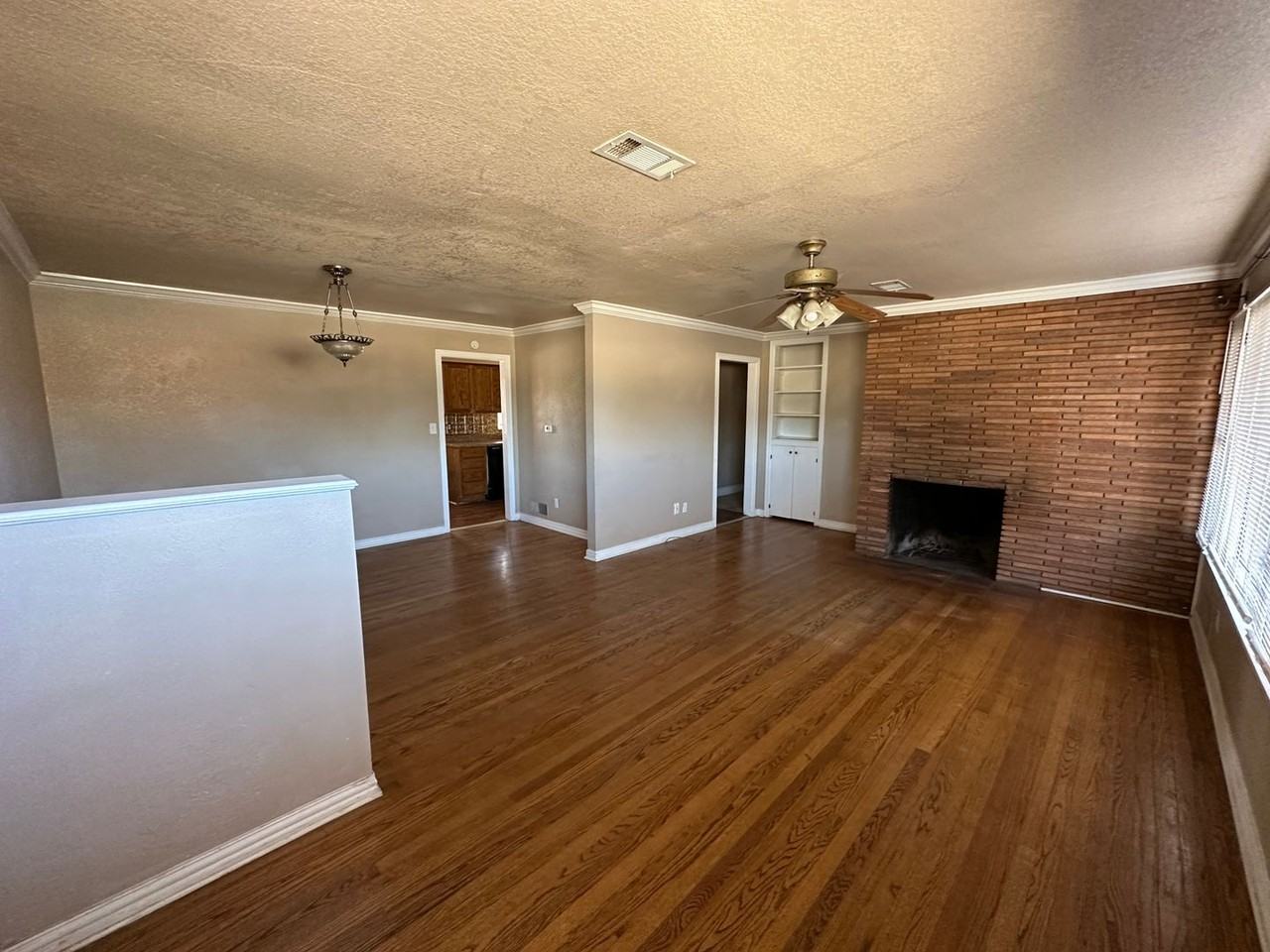 2201 S Bonham St - Photo 2 of 17