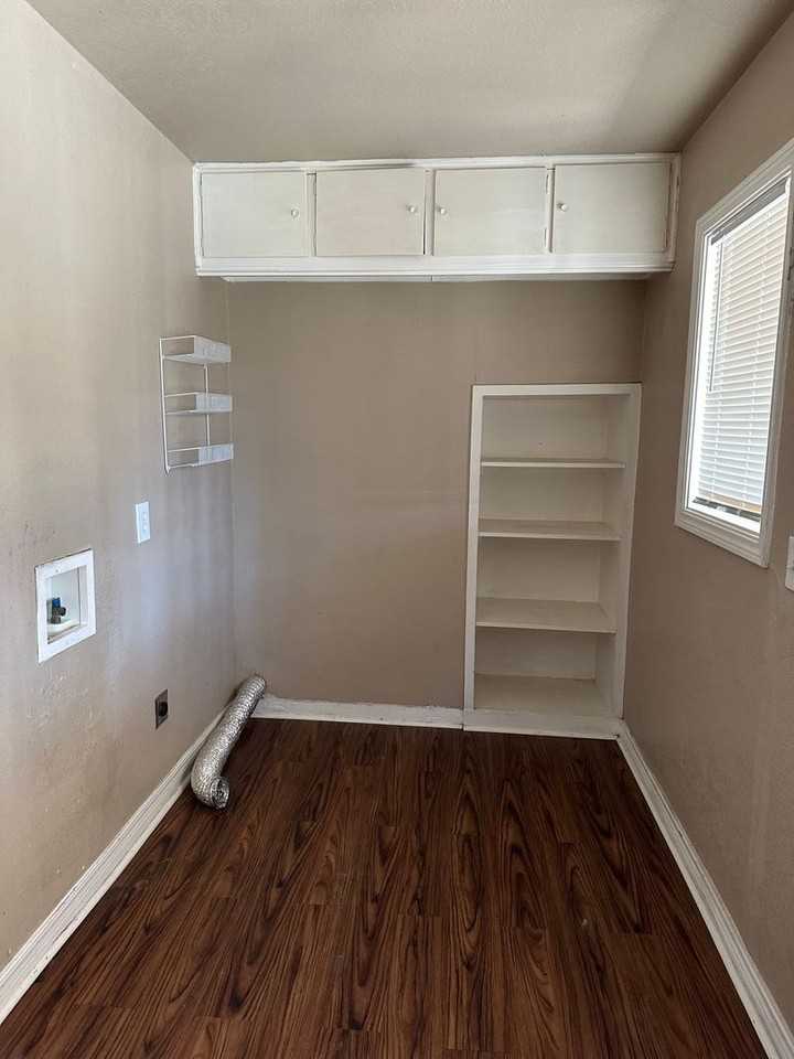 2201 S Bonham St - Photo 3 of 17