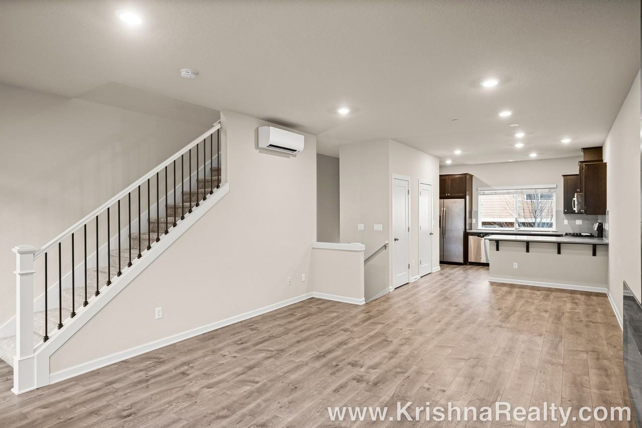 446 Ne Patricia Ann Pl - Photo 3 of 28