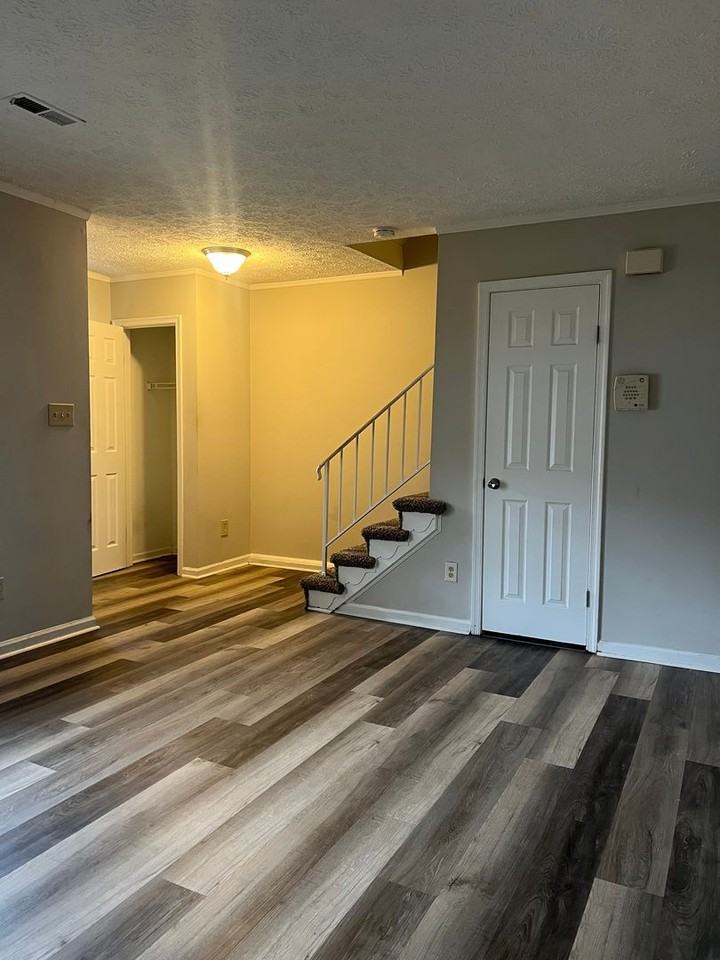 365 Deputy Ln #D - Photo 2 of 29