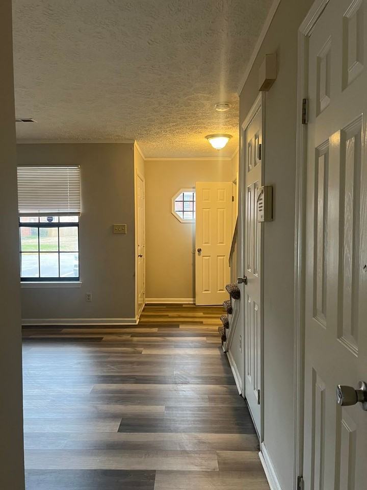 365 Deputy Ln #D - Photo 4 of 29