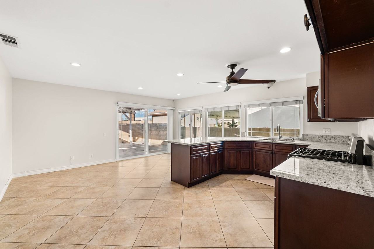 4006 Yellowstone Cir - Photo 4 of 14