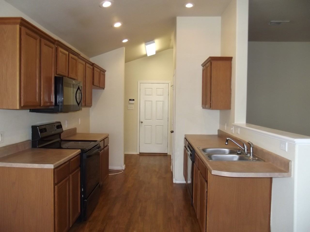 6502 93rd St - Photo 5 of 22