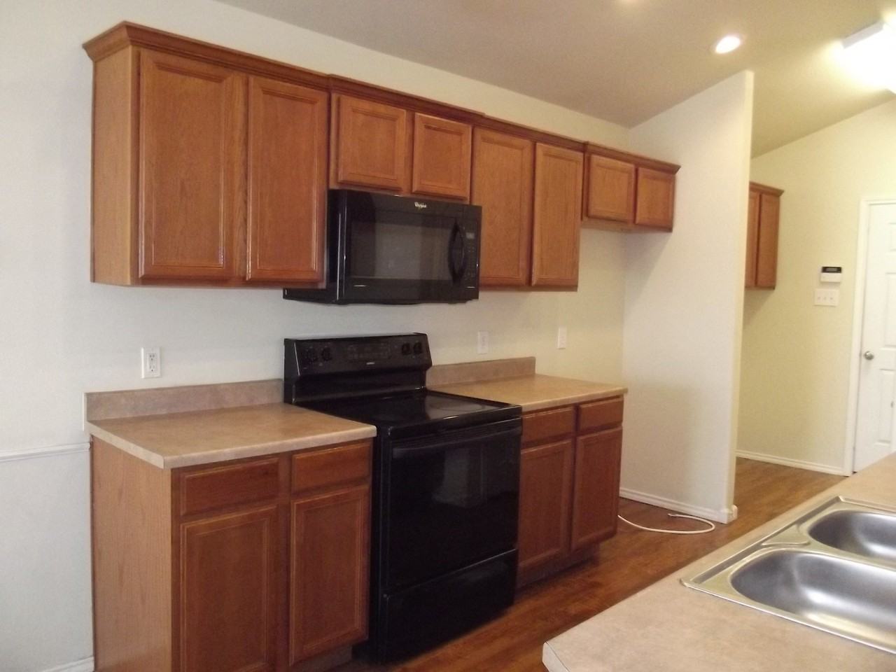 6502 93rd St - Photo 6 of 22