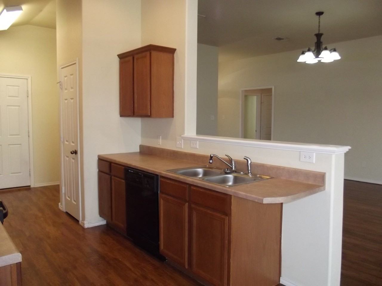 6502 93rd St - Photo 7 of 22