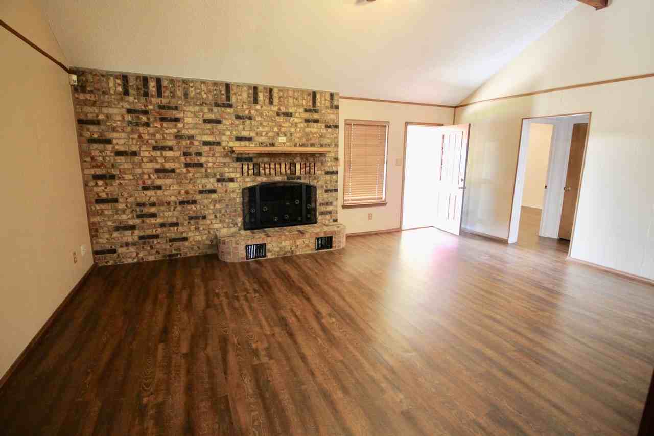 1812 E Bankhead Dr - Photo 2 of 19
