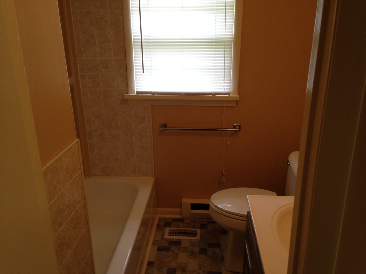 608 Bee Gee Rd - Photo 4 of 8