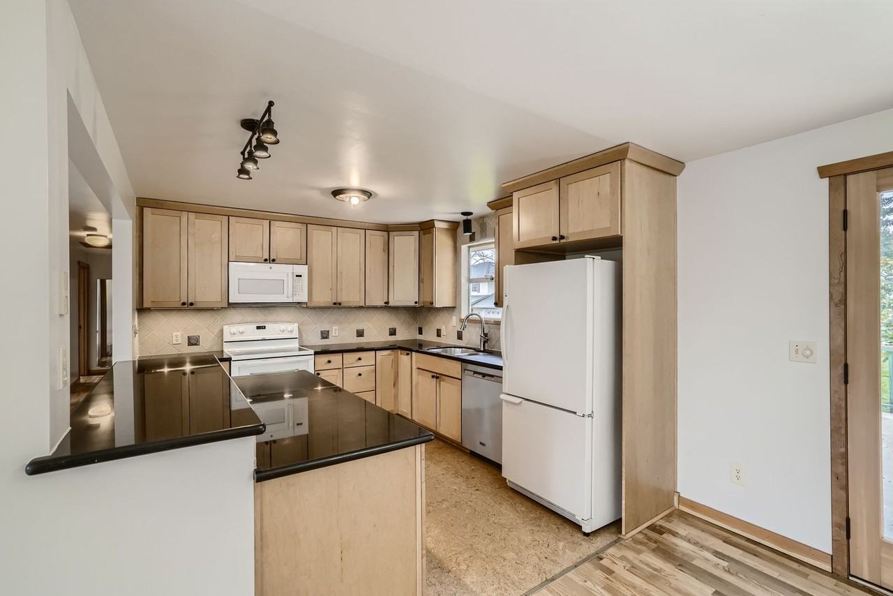 17554 Se 135th St - Photo 7 of 28