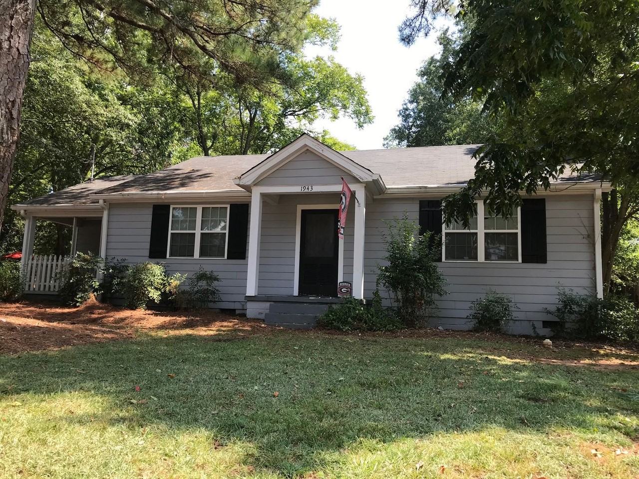 1943 S Lumpkin St - Photo 2 of 23