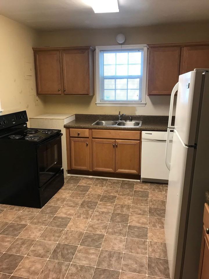 1943 S Lumpkin St - Photo 3 of 23