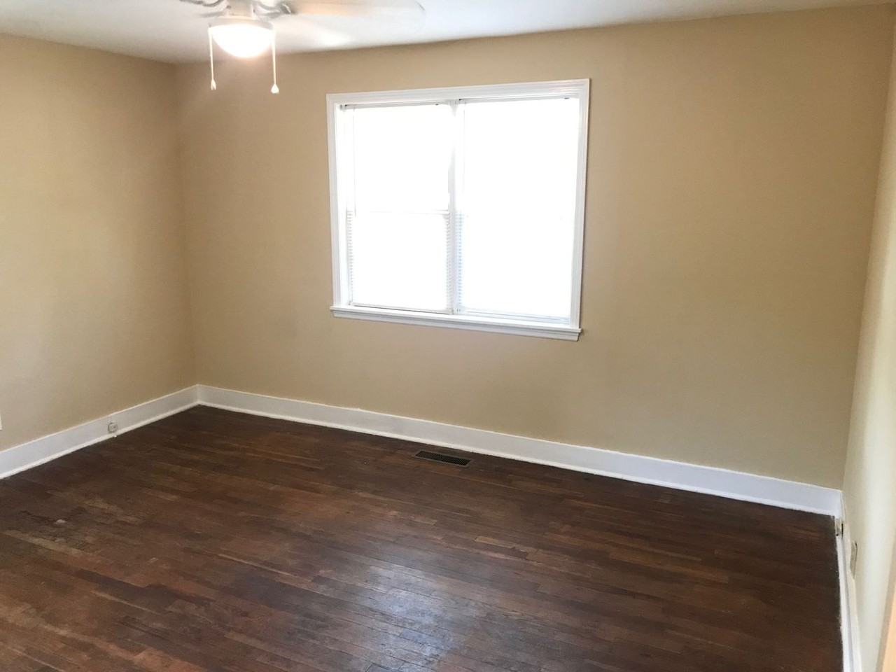 1943 S Lumpkin St - Photo 7 of 23