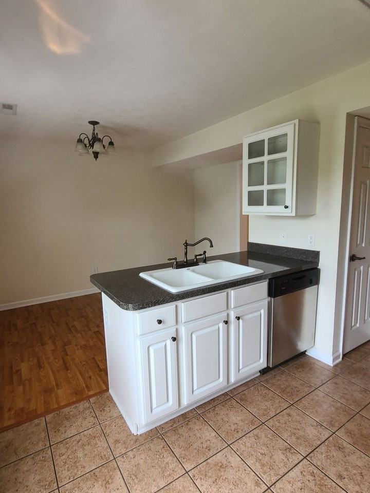 34 Old Tavern Cir - Photo 7 of 14