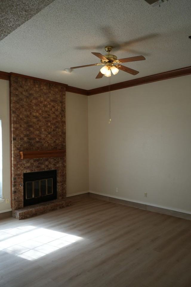 5560 93rd St - Photo 2 of 10