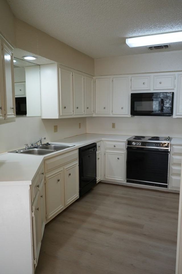 5560 93rd St - Photo 4 of 10